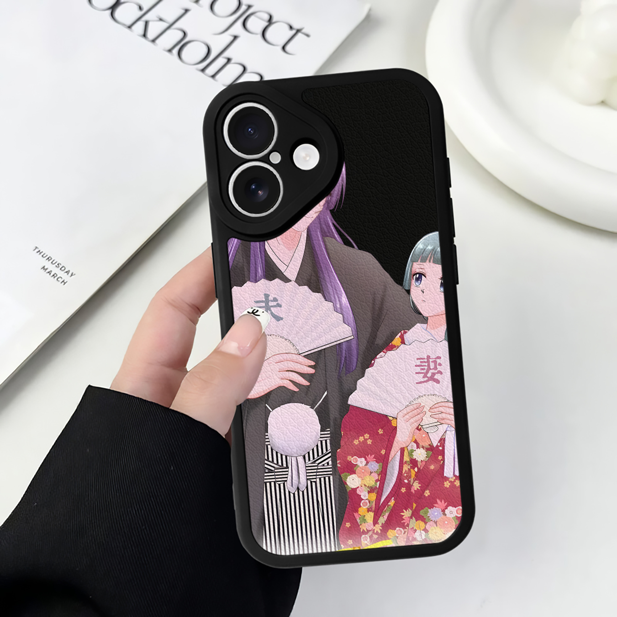 （画像用） 薬屋のひとりごと The Apothecary Diaries 【iPhone 16シリーズ対応】シリコンスマホケース（レザー調） 材質：シリコン
